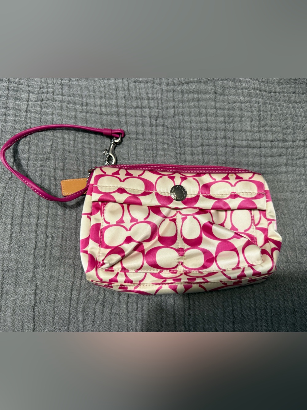 Vintage early 2000’s Coach Magenta Leather Key Tag with Chain